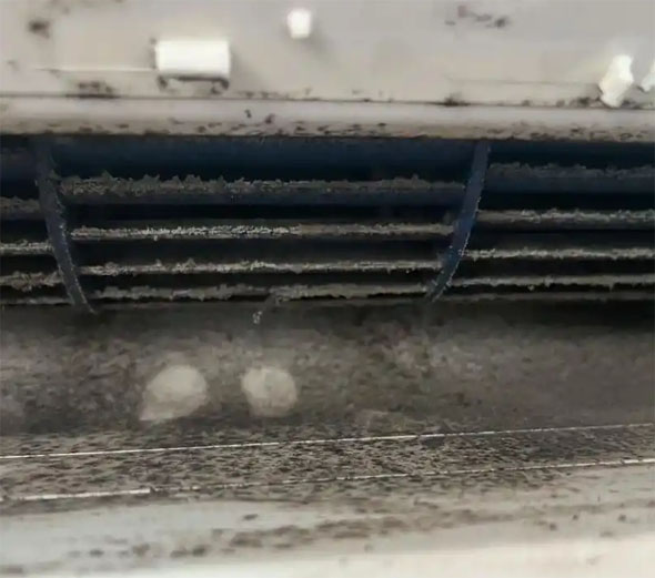 松桃空调吹的风有股烧焦味是怎么回事